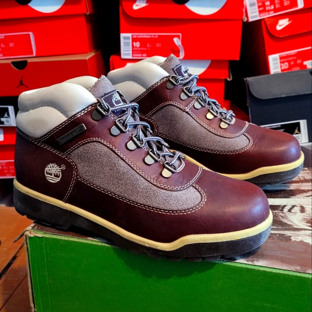 Timberland: Junior Field Boots.
